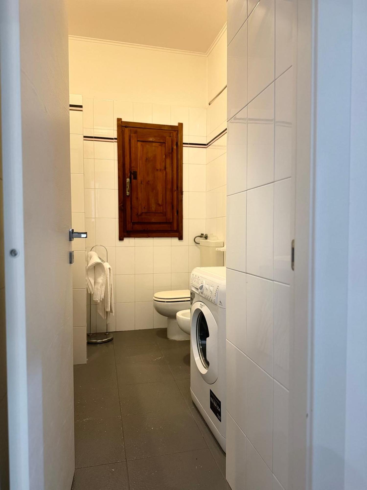 Fl Apartments Nel Corso Каляри Екстериор снимка